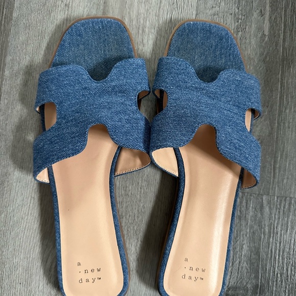 🌻 Blue Denim Slide Sandals 🌻 - Picture 4 of 4